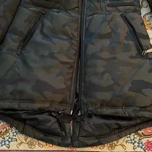 Women XS DKNY Camouflage Winter Puffer Hooded Lined Coat Jacket Excellent